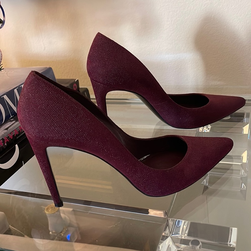 Stuart Weitzman Burgundy Pointed Heels - Picture 2 of 4